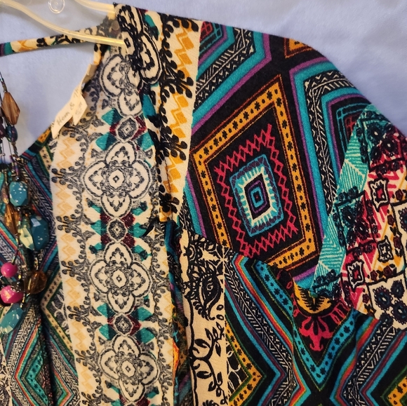 Boho Vibes Hem & Thread Aztec Kimono and Coordinating Necklace Set - Picture 9 of 10